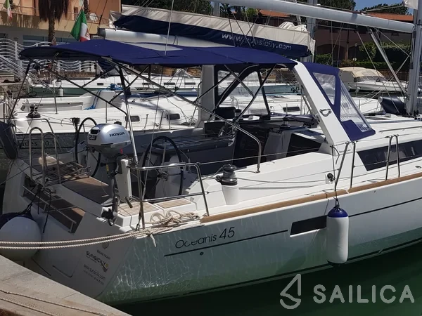 Oceanis 45 - Yacht Charter Sailica
