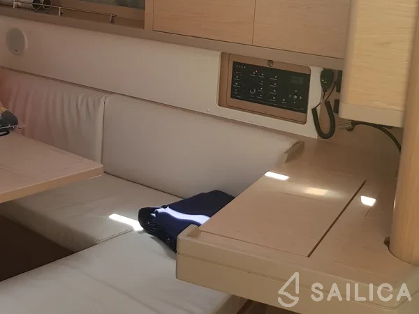 Oceanis 45 - Yacht Charter Sailica
