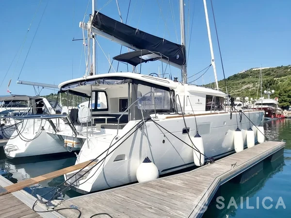 Lagoon 450  Flybridge - Yacht Charter Sailica