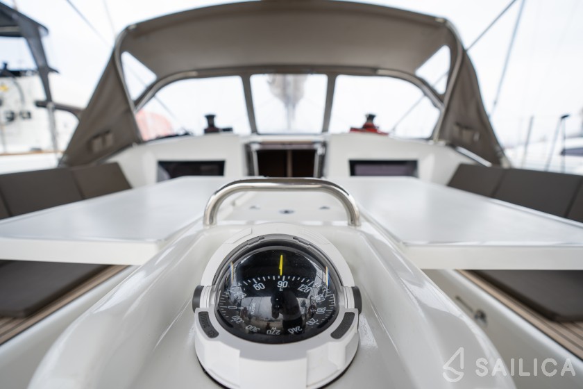 Sun Odyssey 410 - Yacht Charter Sailica