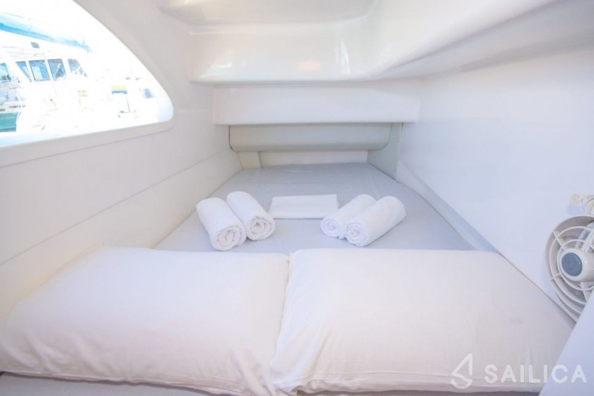 Seawind 1160 - Yacht Charter Sailica