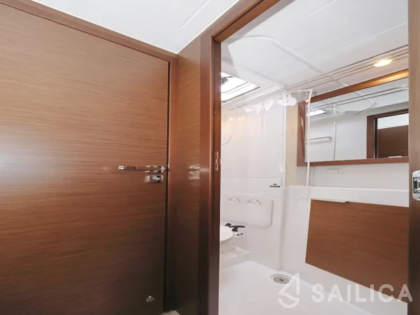 Lagoon 40 - Yacht Charter Sailica