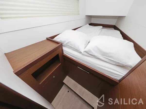 Lagoon 40 - Yacht Charter Sailica