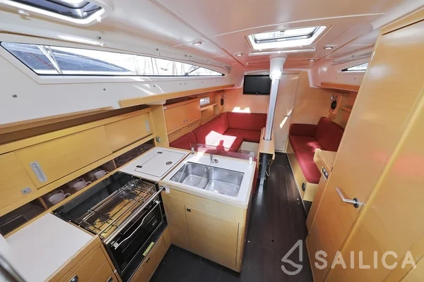 Elan 350 - Yacht Charter Sailica