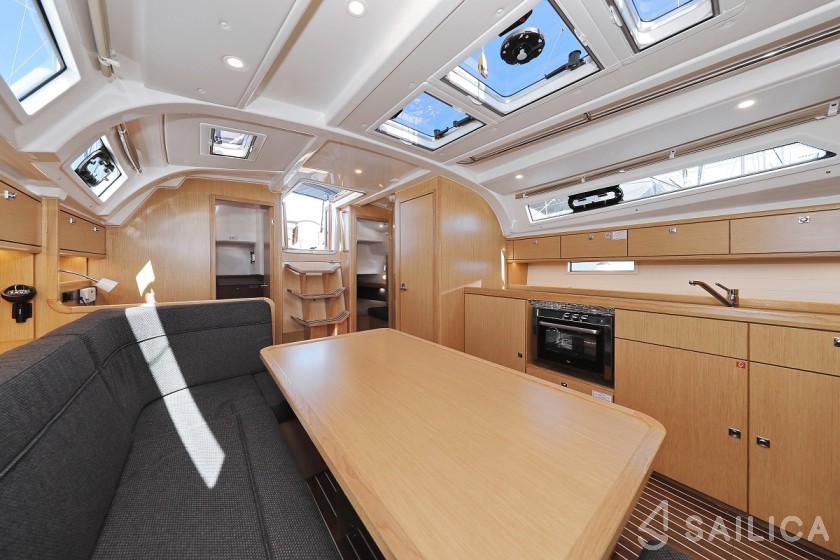 Bavaria 41 Cruiser - Yacht Charter Sailica