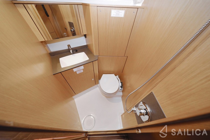 Bavaria 41 Cruiser - Yacht Charter Sailica