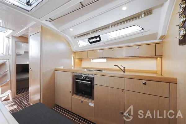 Bavaria 41 Cruiser - Yacht Charter Sailica