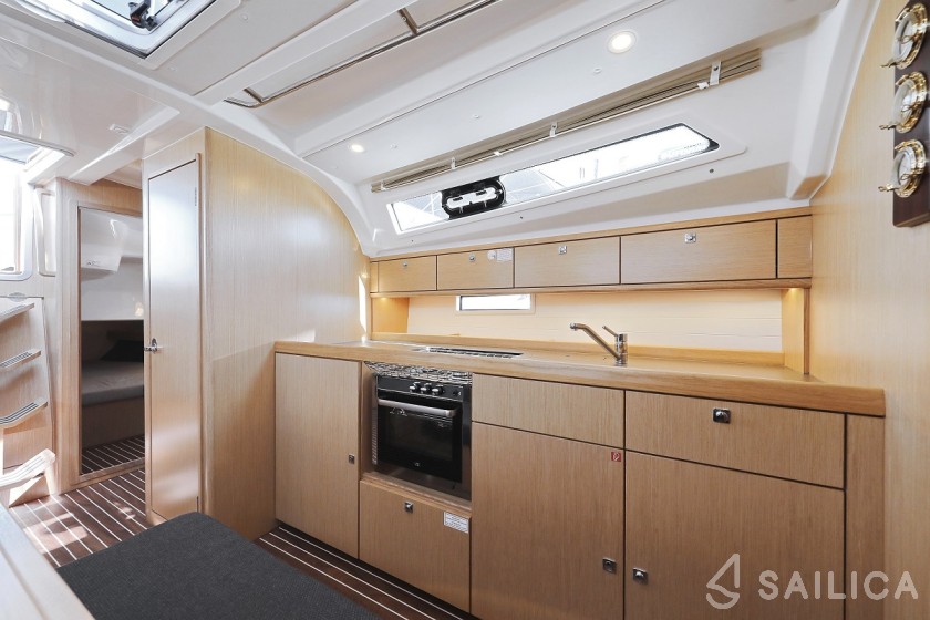 Bavaria 41 Cruiser - Yacht Charter Sailica