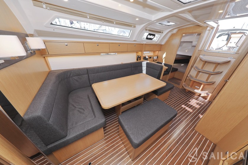 Bavaria 41 Cruiser - Yacht Charter Sailica
