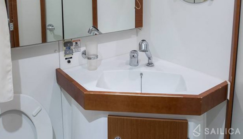 Oceanis 50 Family - Yacht Charter Sailica