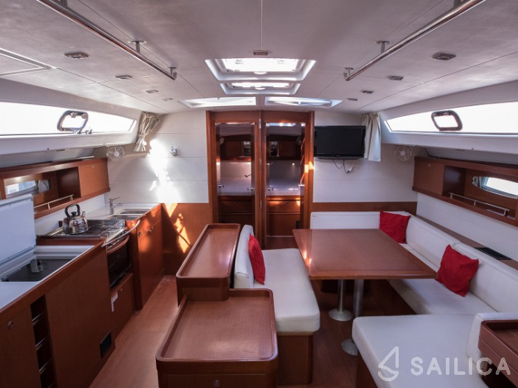 Oceanis 50 Family - Yacht Charter Sailica