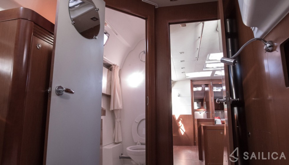 Oceanis 50 Family - Yacht Charter Sailica