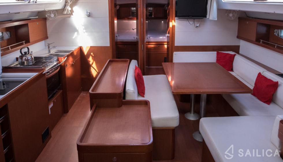 Oceanis 50 Family - Yacht Charter Sailica