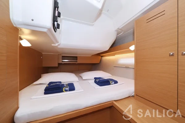 Dufour 430 Grand Large - Yacht Charter Sailica