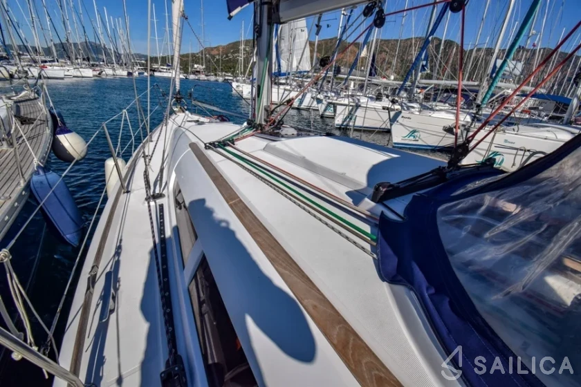 Sun Odyssey 36i - Yacht Charter Sailica