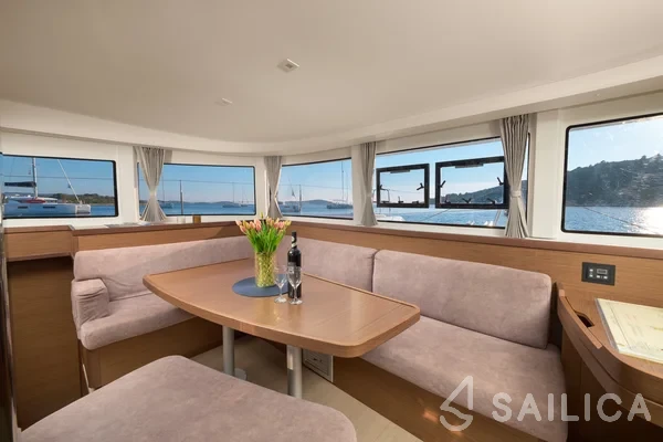 Lagoon 42 - Yacht Charter Sailica