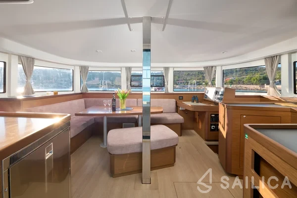 Lagoon 42 - Yacht Charter Sailica