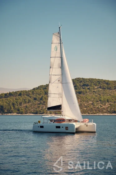 Lagoon 42 - Yacht Charter Sailica