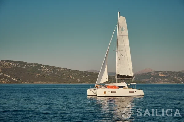 Lagoon 42 - Yacht Charter Sailica
