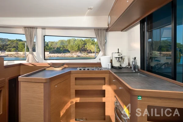 Lagoon 42 - Yacht Charter Sailica
