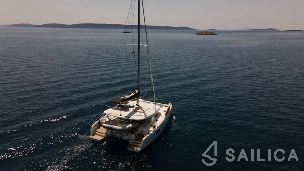 Lagoon 42 - Yacht Charter Sailica