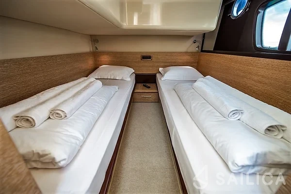 Azimut 47 Fly - Yacht Charter Sailica