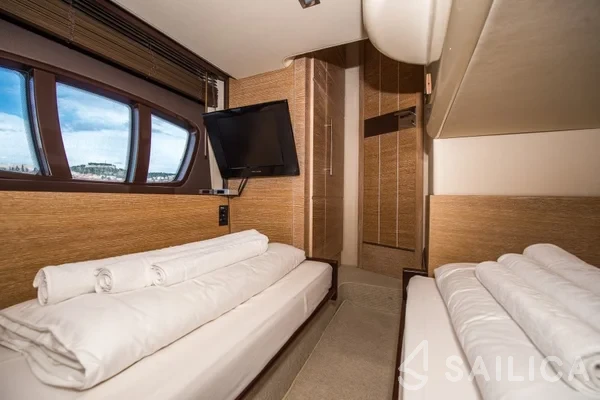 Azimut 47 Fly - Yacht Charter Sailica