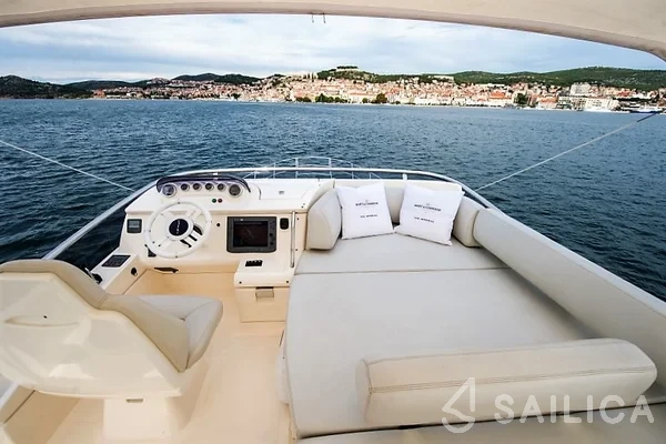 Azimut 47 Fly - Yacht Charter Sailica