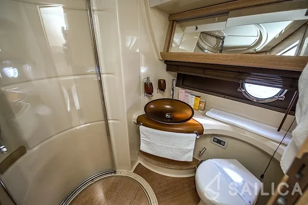 Azimut 47 Fly - Yacht Charter Sailica