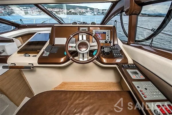Azimut 47 Fly - Yacht Charter Sailica