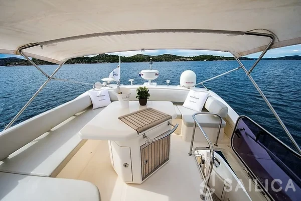 Azimut 47 Fly - Yacht Charter Sailica
