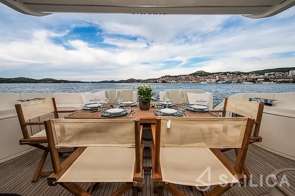 Azimut 47 Fly - Yacht Charter Sailica