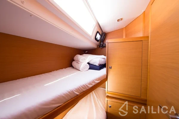 Sun Odyssey 519 - Yacht Charter Sailica
