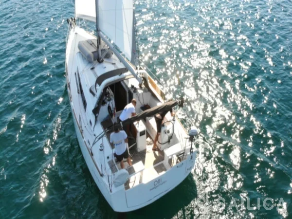 Oceanis 38 - Yacht Charter Sailica