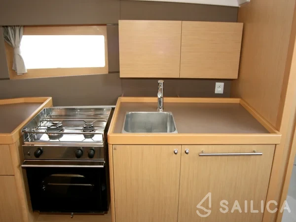 Oceanis 38 - Yacht Charter Sailica