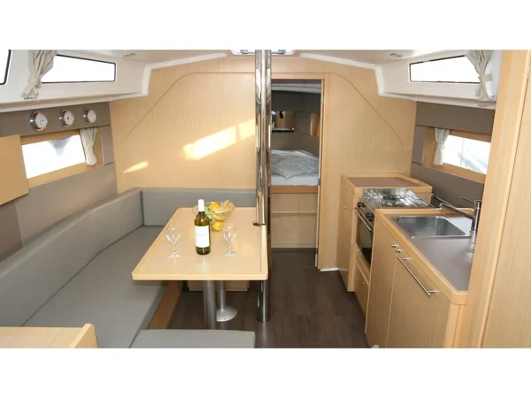 Oceanis 38 - Yacht Charter Sailica