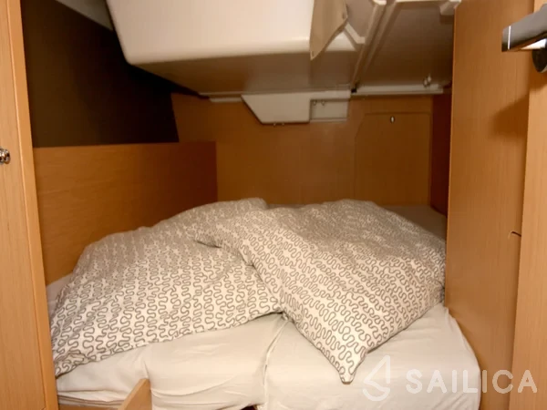 Oceanis 38 - Yacht Charter Sailica