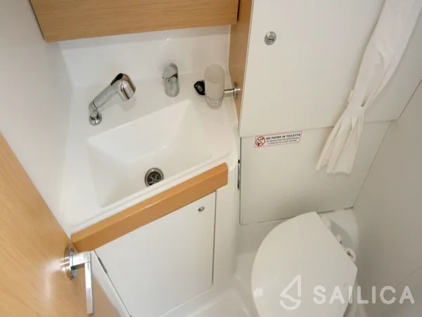 Oceanis 38 - Yacht Charter Sailica