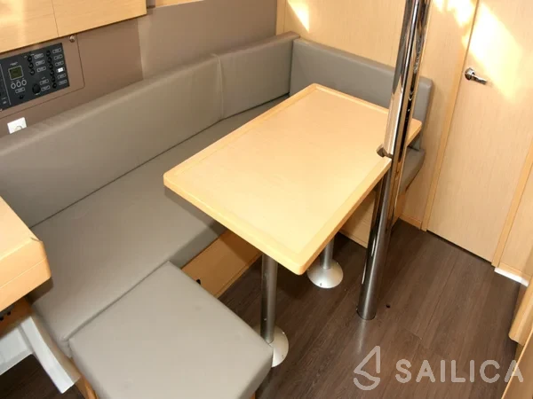Oceanis 38 - Yacht Charter Sailica