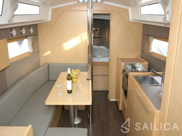 Oceanis 38 - Yacht Charter Sailica