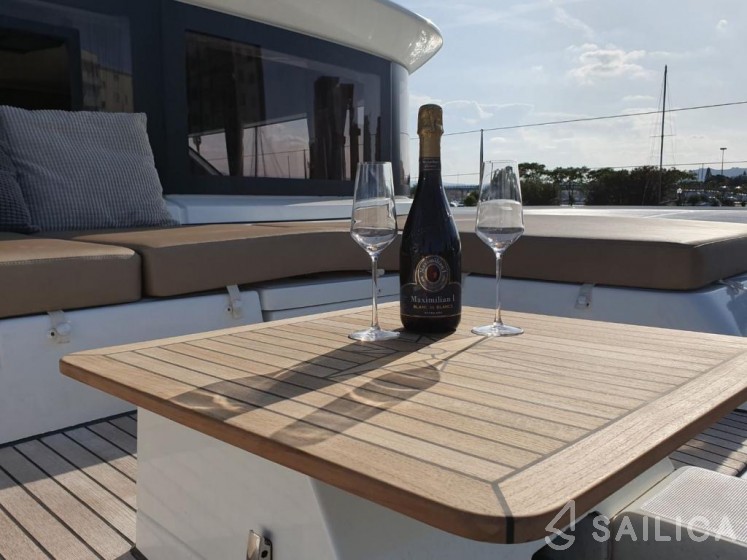 Lagoon 50 - Yacht Charter Sailica