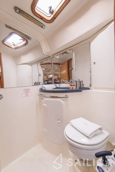 Bavaria 37 Cruiser - Yacht Charter Sailica