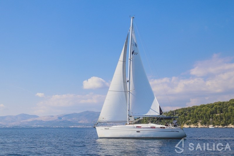 Bavaria 37 Cruiser - Yacht Charter Sailica