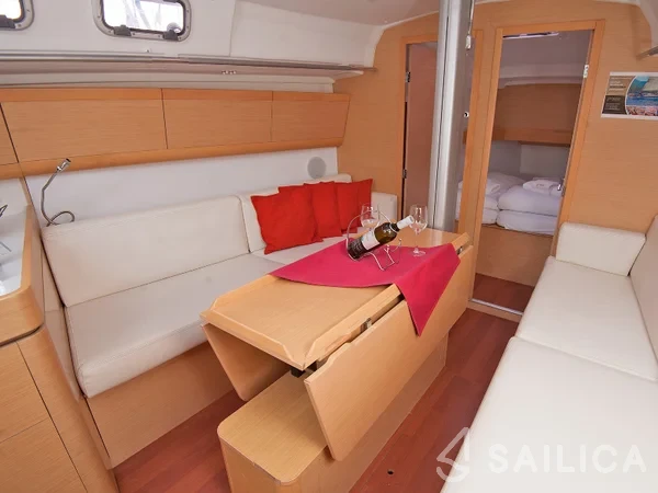 First 35 - Yacht Charter Sailica