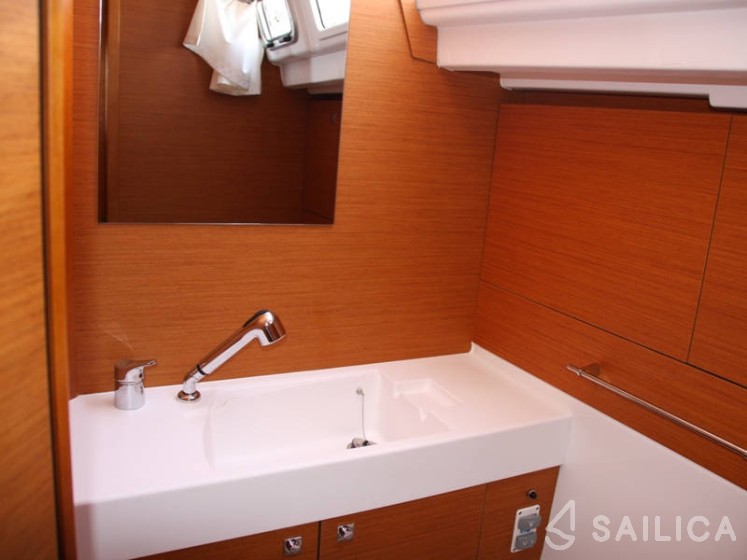 Sun Odyssey 479 - Yacht Charter Sailica