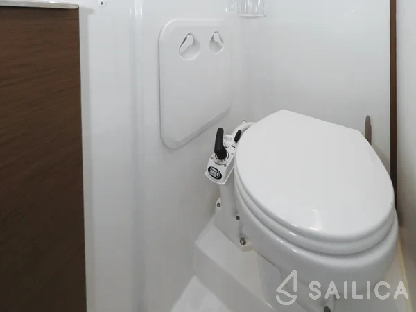 Lagoon 40 - Yacht Charter Sailica