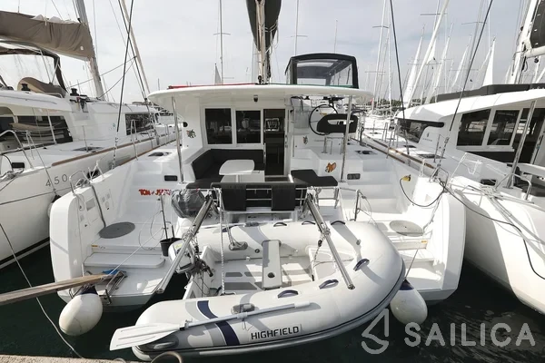 Lagoon 40 - Yacht Charter Sailica