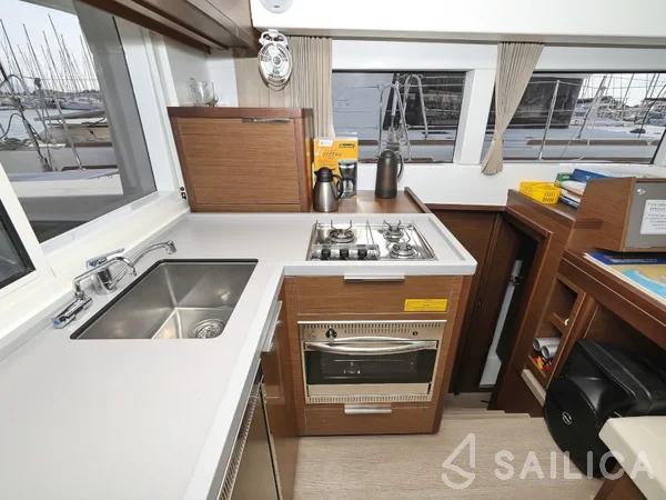 Lagoon 40 - Yacht Charter Sailica