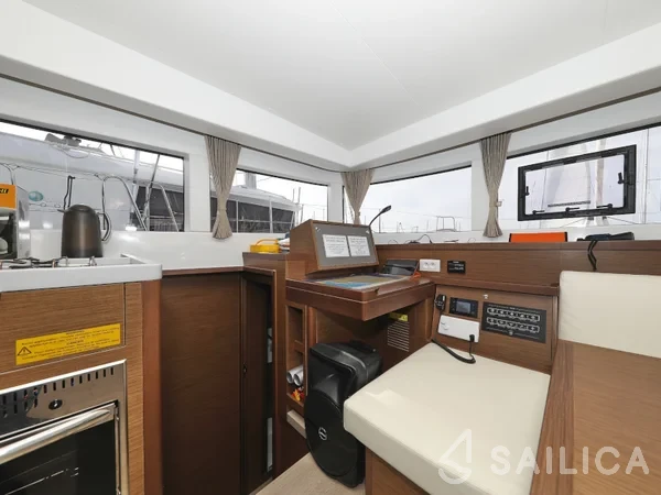 Lagoon 40 - Yacht Charter Sailica