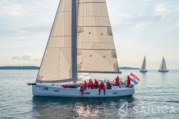 X 4-3 - Yacht Charter Sailica